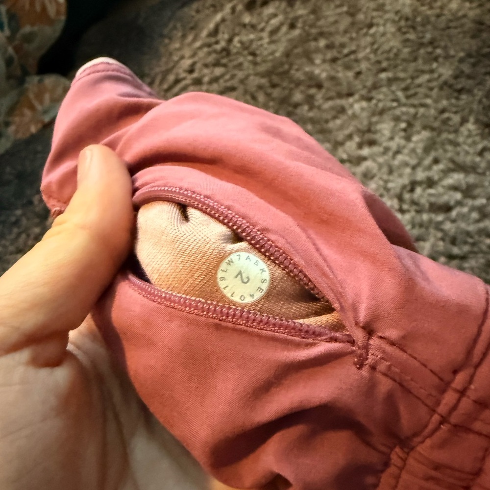 Lululemon choose a side shorts - Picture 4 of 4